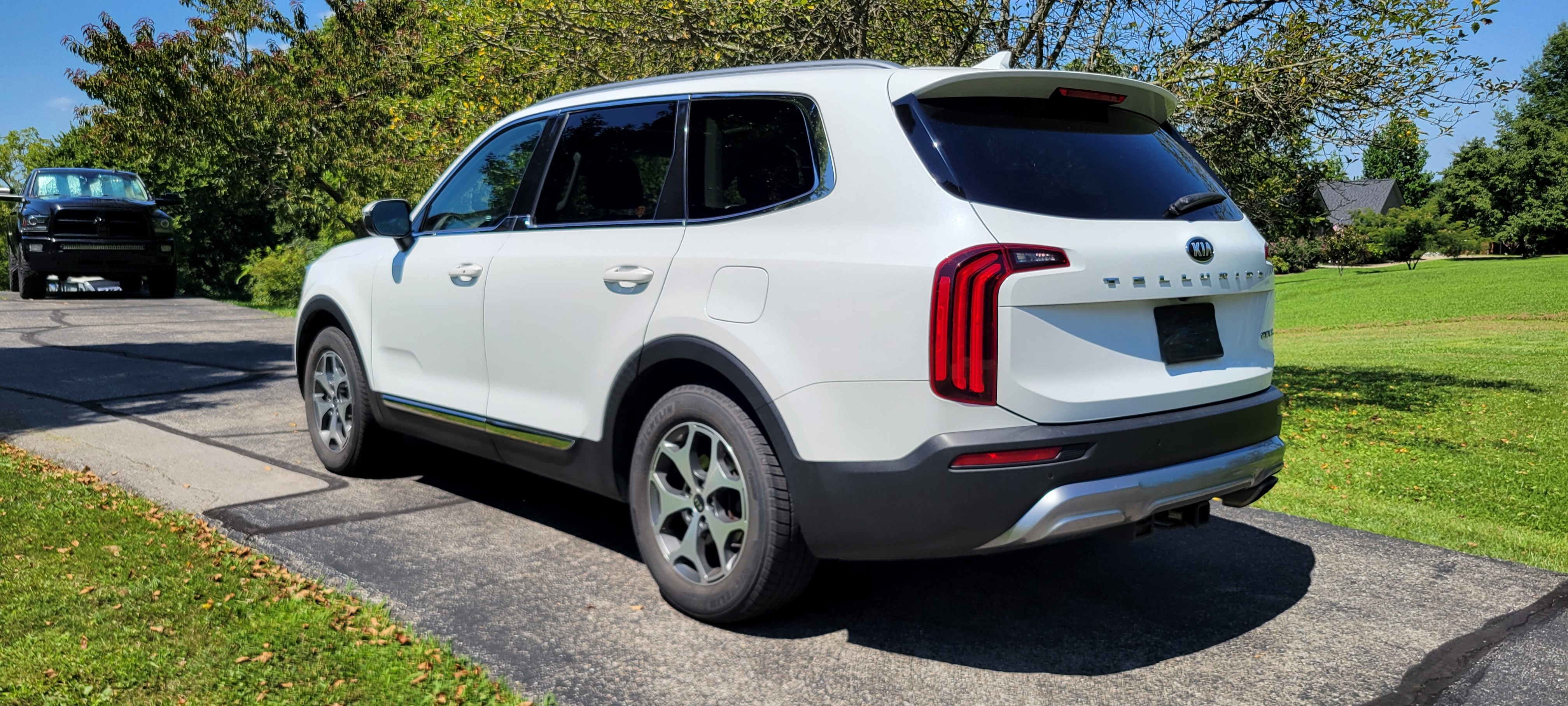 Used 2020 Kia Telluride EX w/ Towing Package FWD image 9