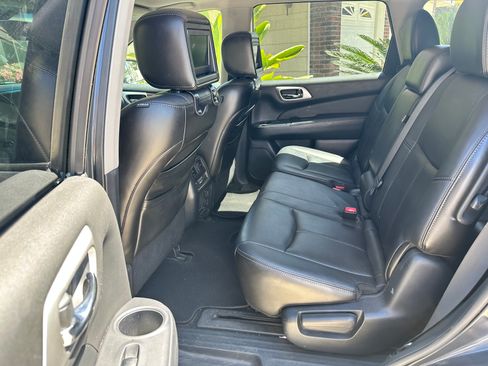 Used 2013 Nissan Pathfinder Platinum w/ Platinum Premium Pkg image 24