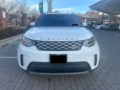 Used 2023 Land Rover Discovery S image 2