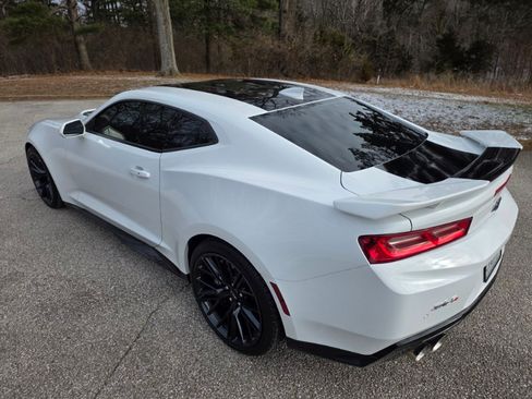 Used 2018 Chevrolet Camaro ZL1 image 28