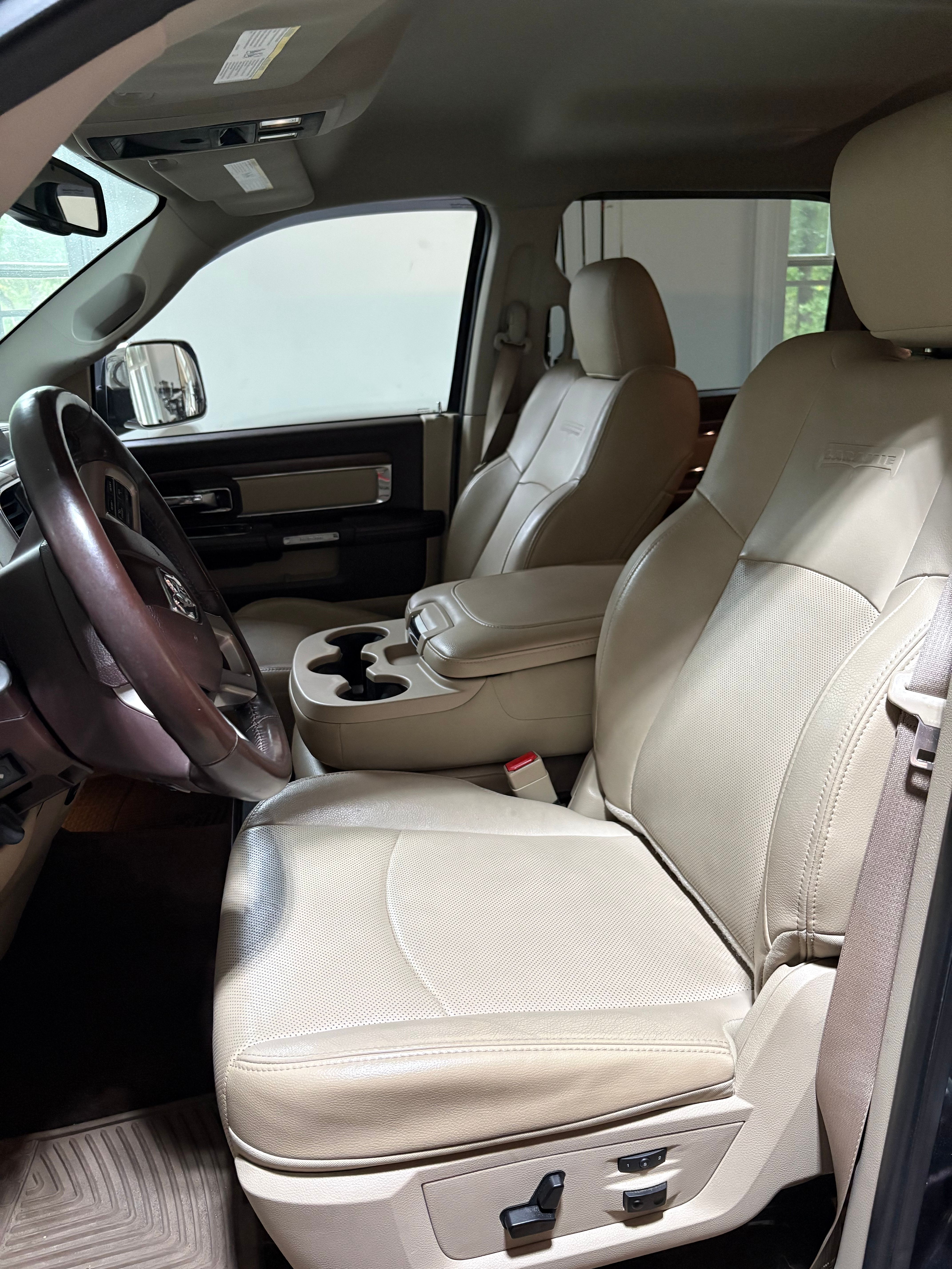 Used 2014 RAM 1500 Laramie w/ Convenience Group AWD/4WD image 17