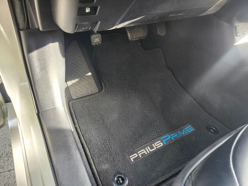 Used 2019 Toyota Prius Prime Advanced w/ Carpet Mat Package image 14