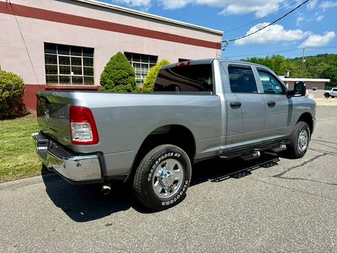 Used 2024 RAM 2500 Tradesman w/ Chrome Appearance Group AWD/4WD image 6