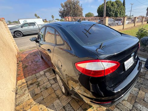 Used 2017 Ford Fiesta S image 4