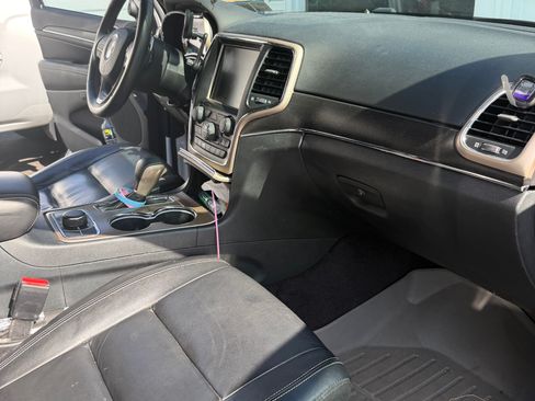 Used 2017 Jeep Grand Cherokee Limited image 29