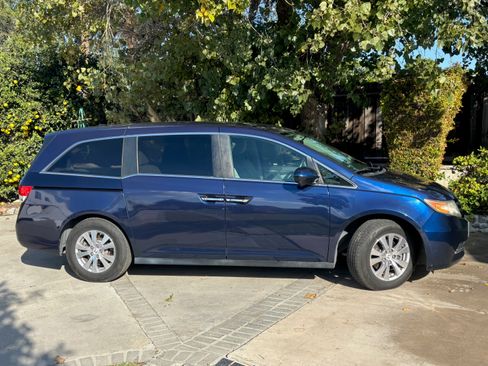 Used 2016 Honda Odyssey SE image 1