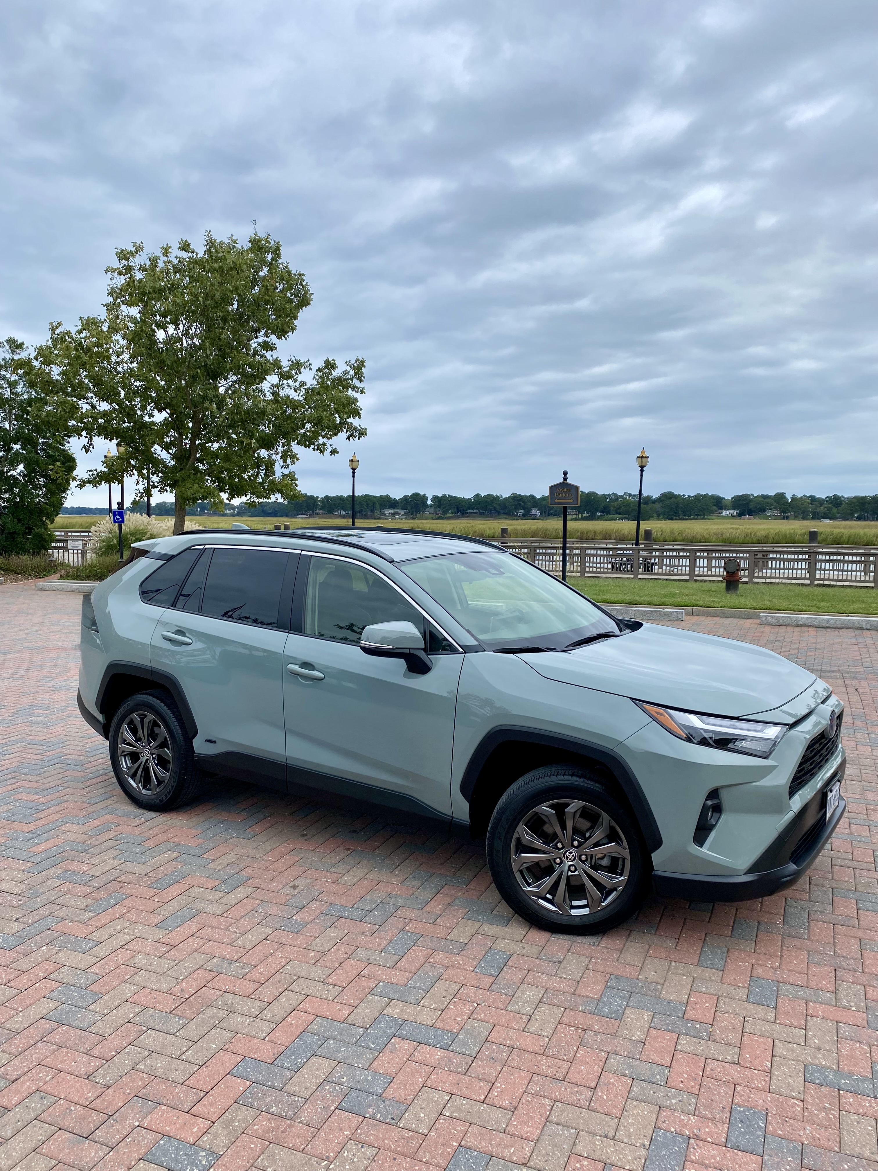 Used 2023 Toyota RAV4 XLE Premium AWD/4WD image 1