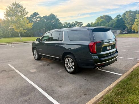Used 2021 GMC Yukon XL Denali w/ Denali Premium Package AWD/4WD image 4