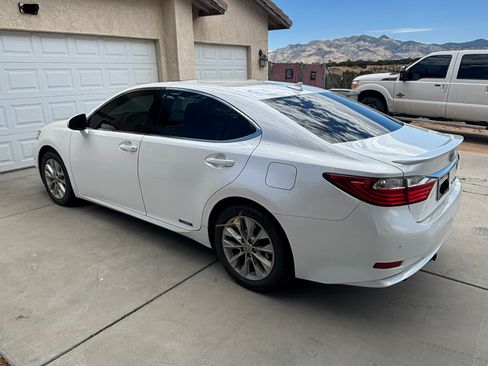 Used 2014 Lexus ES 300h w/ Premium Package w/Bamboo Trim FWD image 8