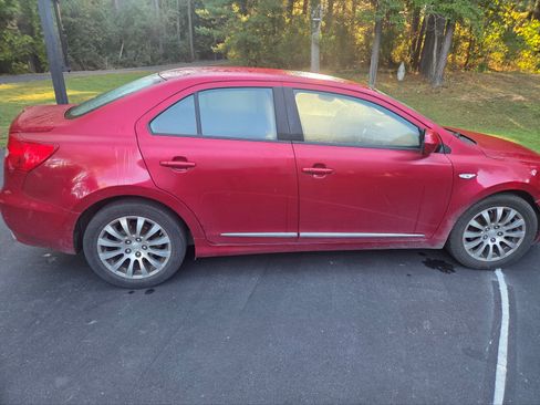 Used 2013 Suzuki Kizashi SE image 1