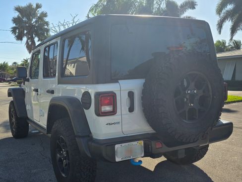 Used 2024 Jeep Wrangler Unlimited image 9