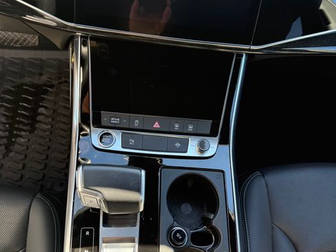 Used 2024 Audi Q8 Premium Plus image 8