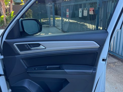 Used 2018 Volkswagen Atlas SE image 16