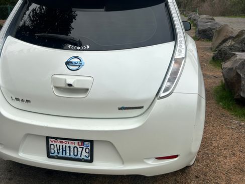 Used 2014 Nissan Leaf SV w/ Premium Package image 8