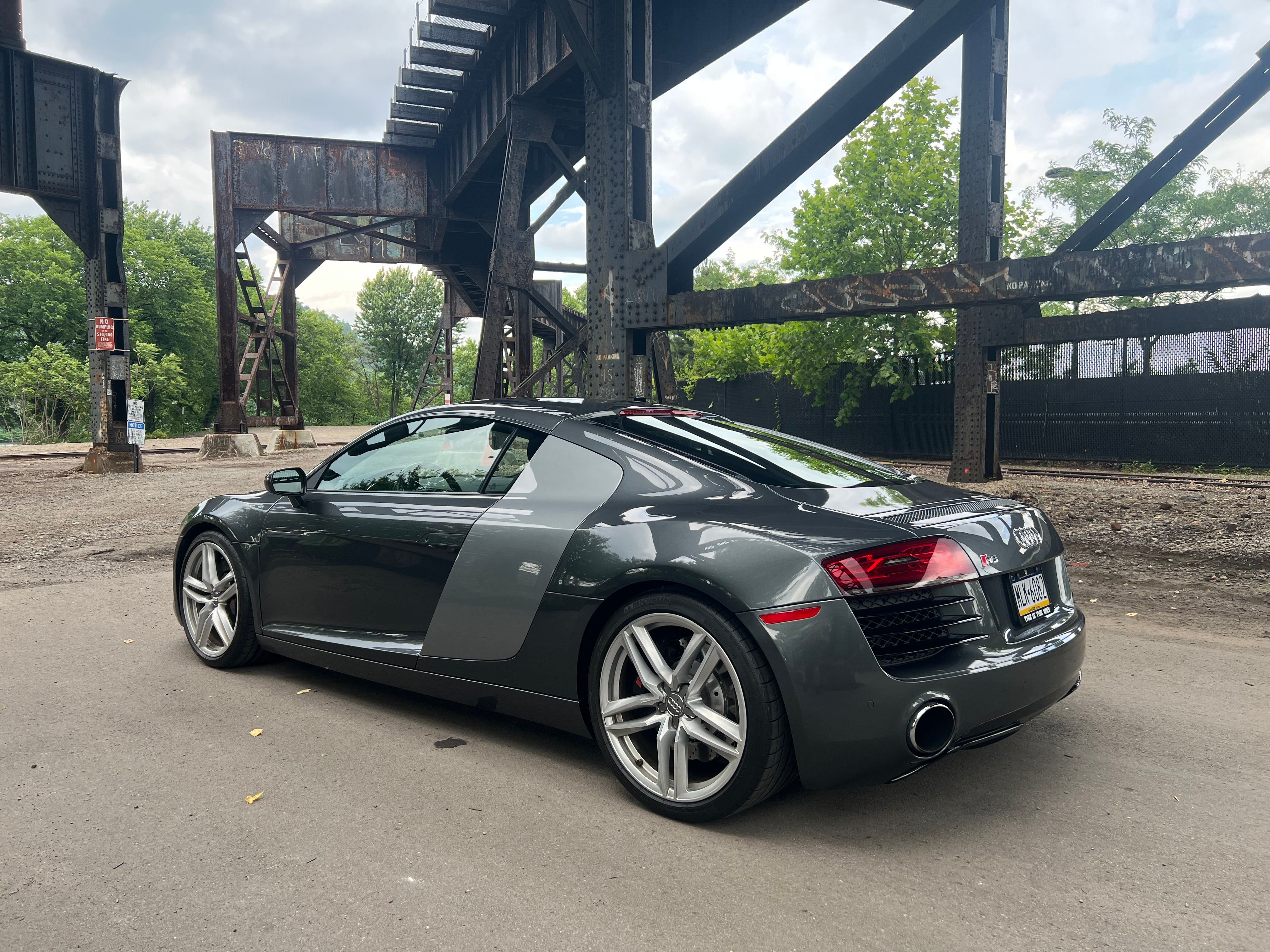 Used 2014 Audi R8 V8 w/ Enhanced Leather Package AWD/4WD image 8