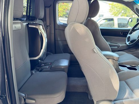 Used 2011 Toyota Tacoma 4x4 Access Cab V6 w/ TRD Off-Road Pkg image 12