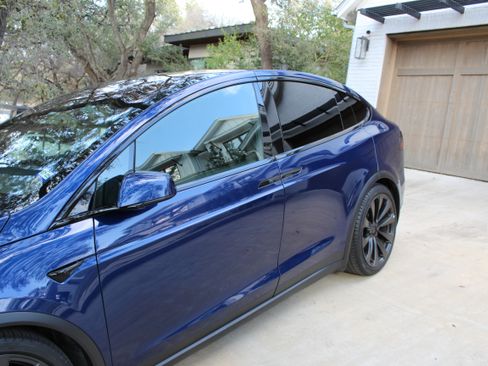 Used 2022 Tesla Model X image 17