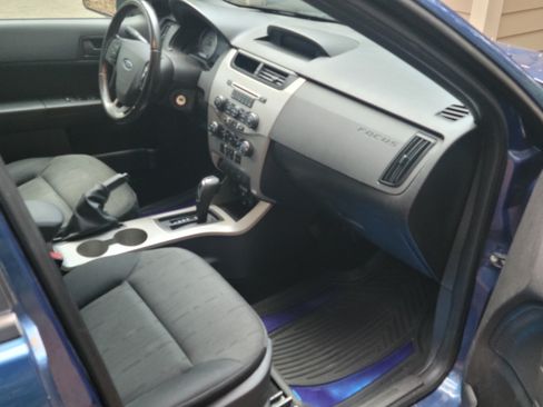 Used 2009 Ford Focus SE FWD image 11