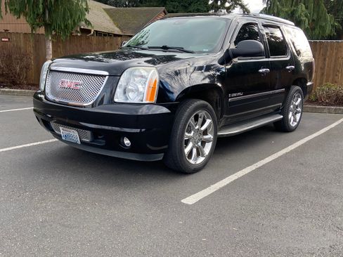 Used 2009 GMC Yukon Denali image 1