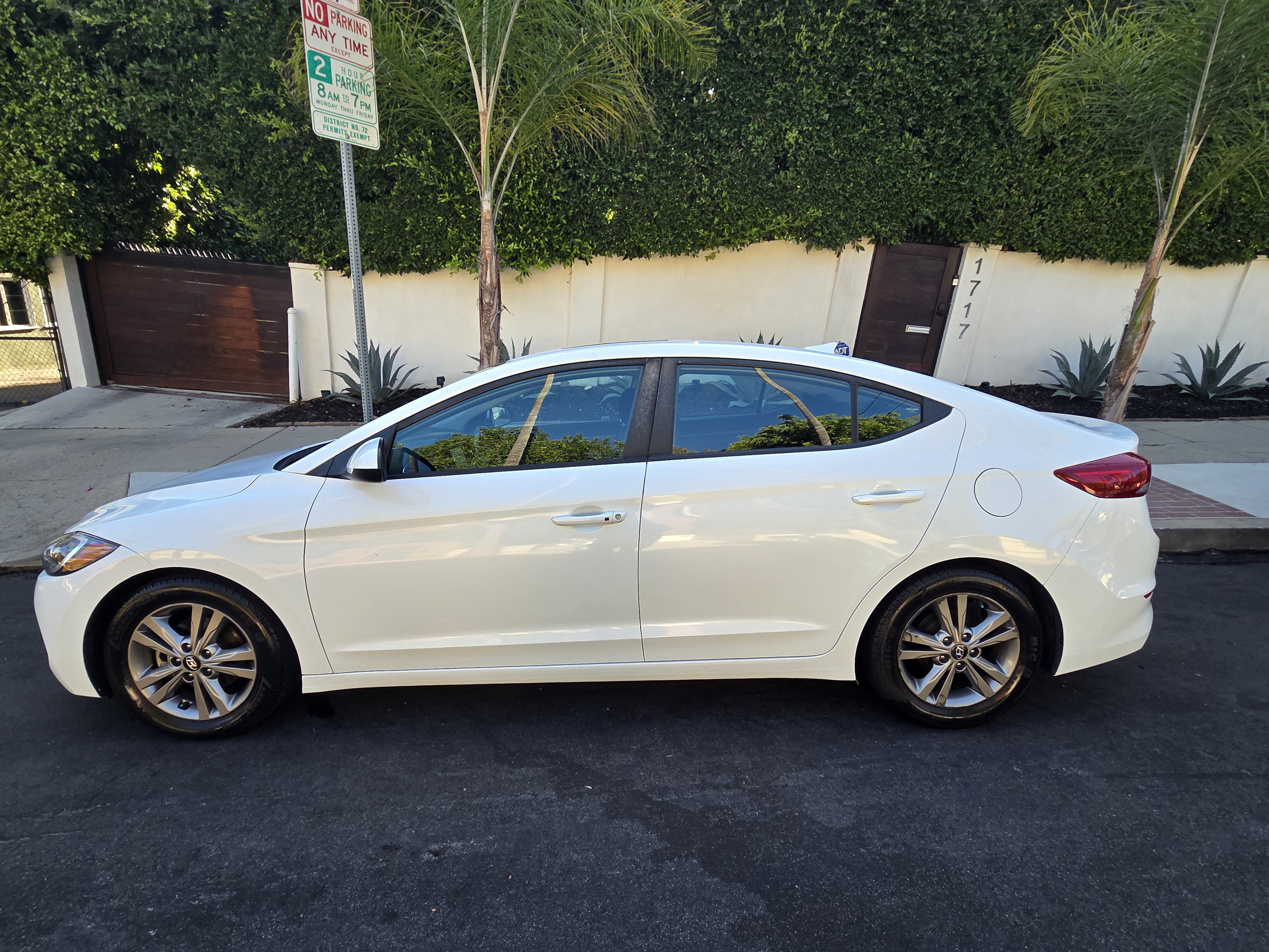 Used 2017 Hyundai Elantra Value Edition FWD image 4