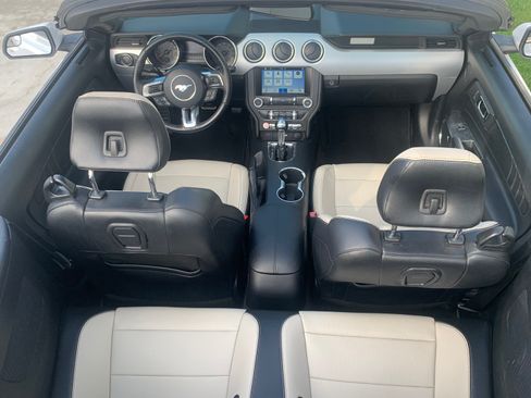 Used 2016 Ford Mustang Premium image 22