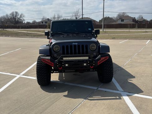 Used 2014 Jeep Wrangler Unlimited Sahara w/ Connectivity Group image 19