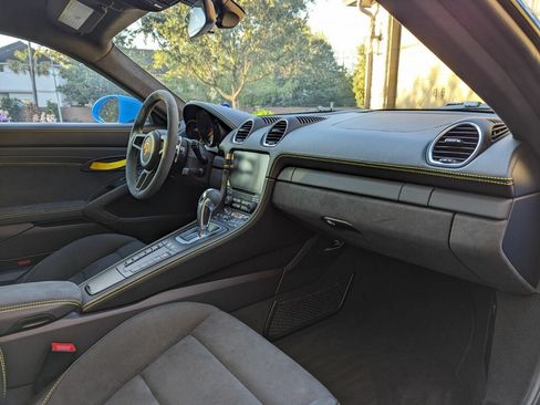 Used 2021 Porsche 718 Cayman GT4 image 13