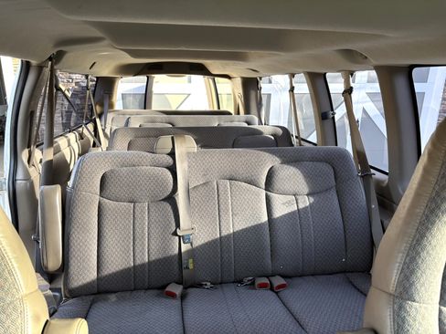 Used 2004 Chevrolet Express 3500 Extended Passenger image 13