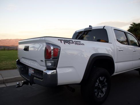 Used 2022 Toyota Tacoma TRD Off-Road RWD image 6