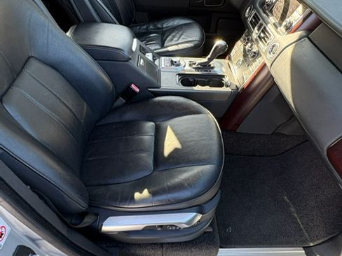 Used 2011 Land Rover Range Rover HSE image 8