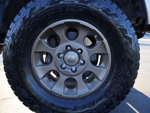 Used 2004 Lexus GX 470 image 12