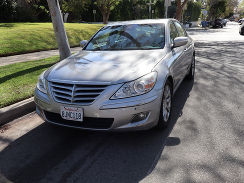 Used 2011 Hyundai Genesis 3.8 w/ Premium Navigation Pkg 3 image 2