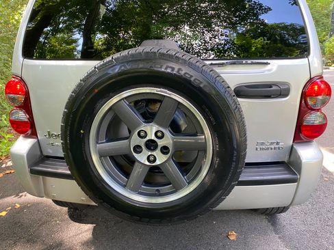 Used 2007 Jeep Liberty Limited AWD/4WD image 16