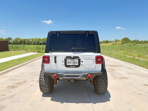 Used 2021 Jeep Wrangler Unlimited Rubicon w/ LED Lighting Group AWD/4WD image 8