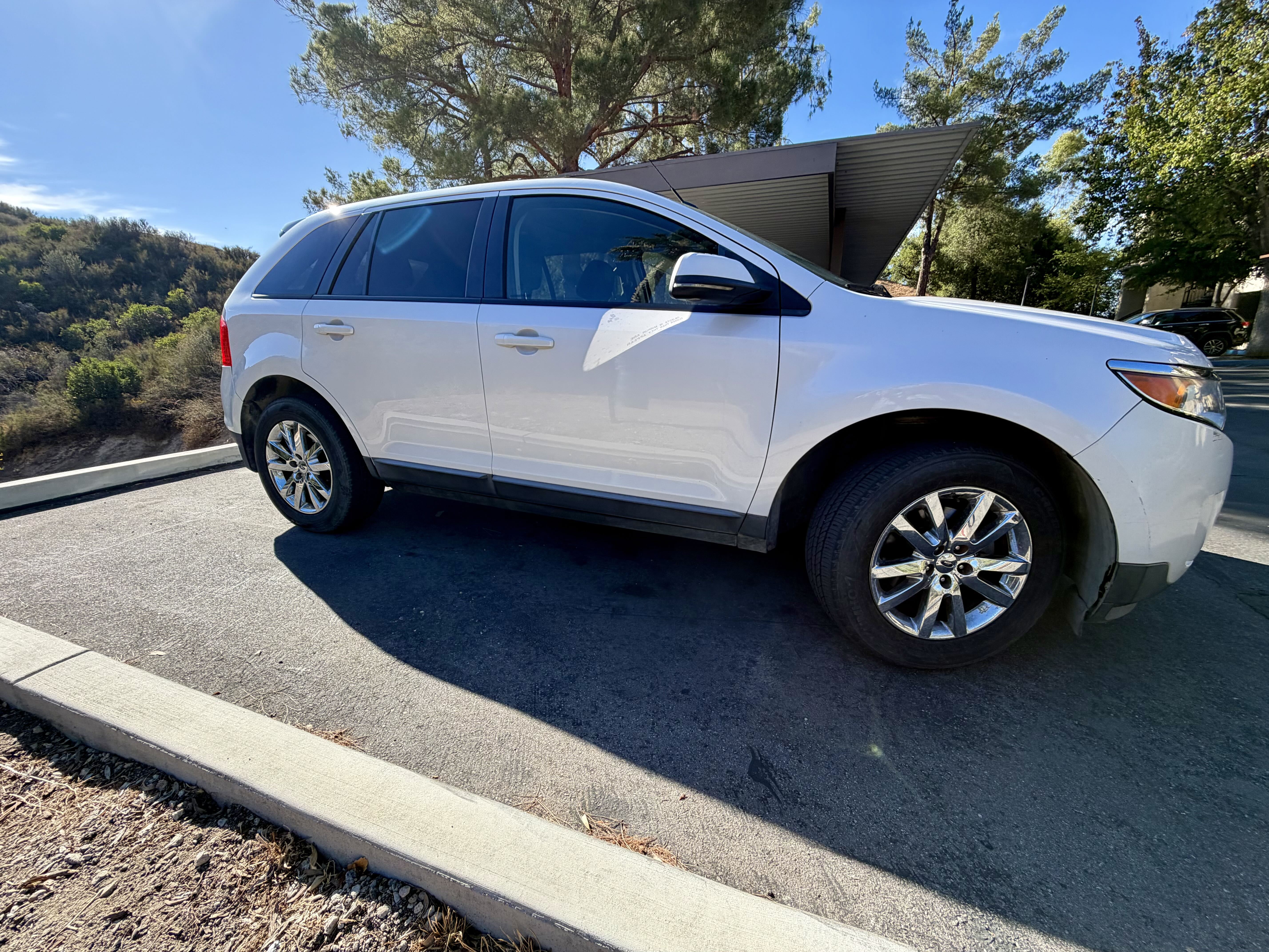 Used 2012 Ford Edge SEL FWD image 6