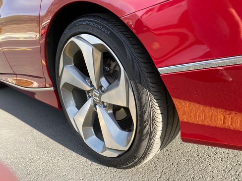 Used 2018 Honda Accord Touring image 30