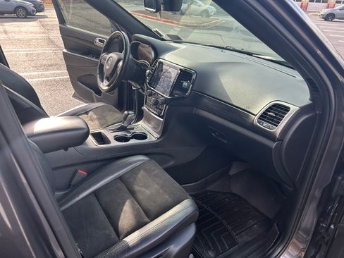 Used 2019 Jeep Grand Cherokee Altitude image 20