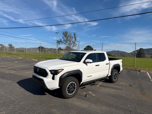 Used 2024 Toyota Tacoma TRD Off-Road image 1