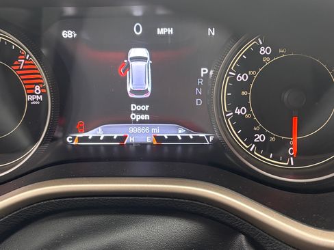 Used 2018 Jeep Cherokee Limited AWD/4WD image 8
