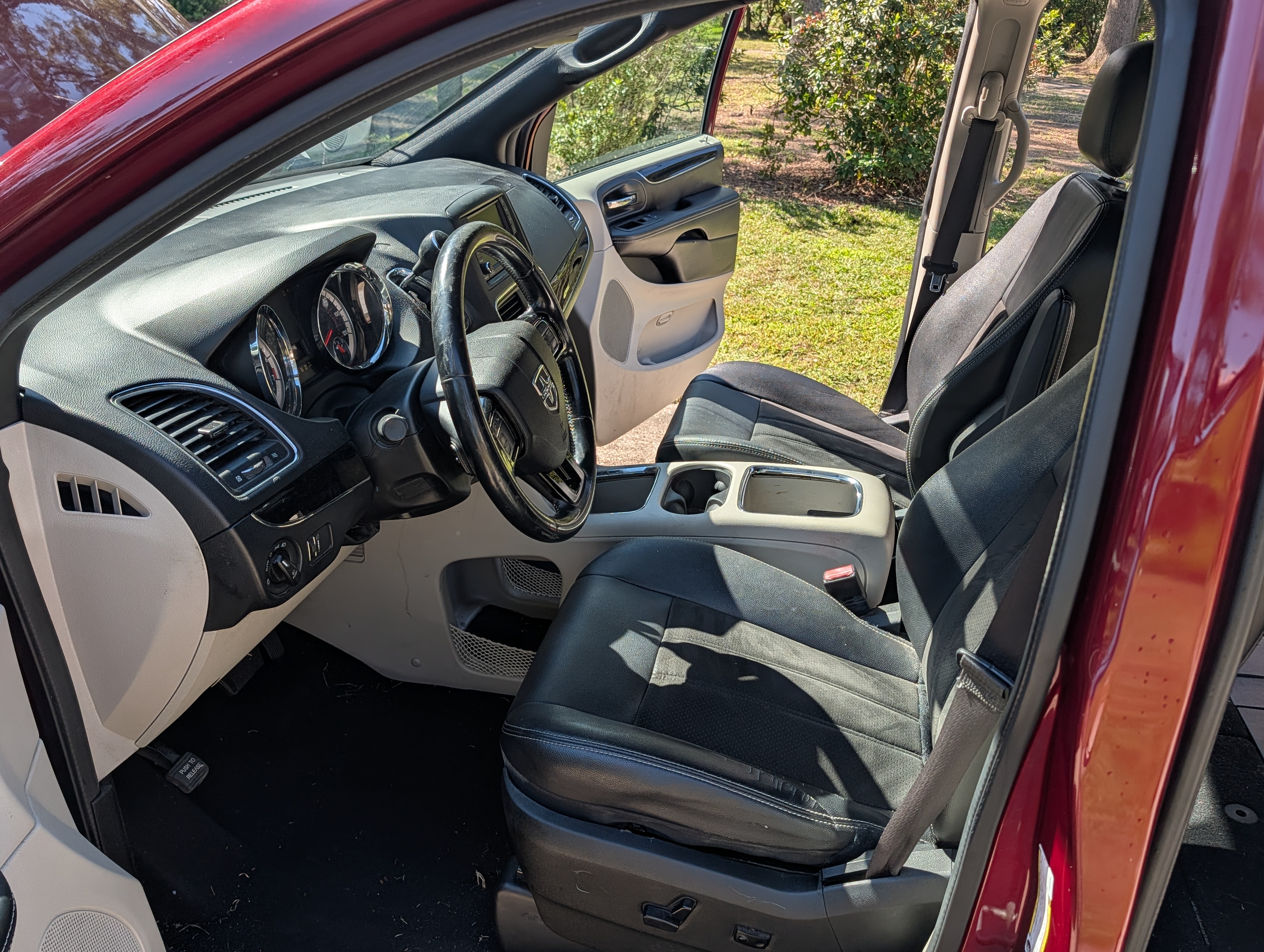 Used 2019 Dodge Grand Caravan SXT FWD image 19