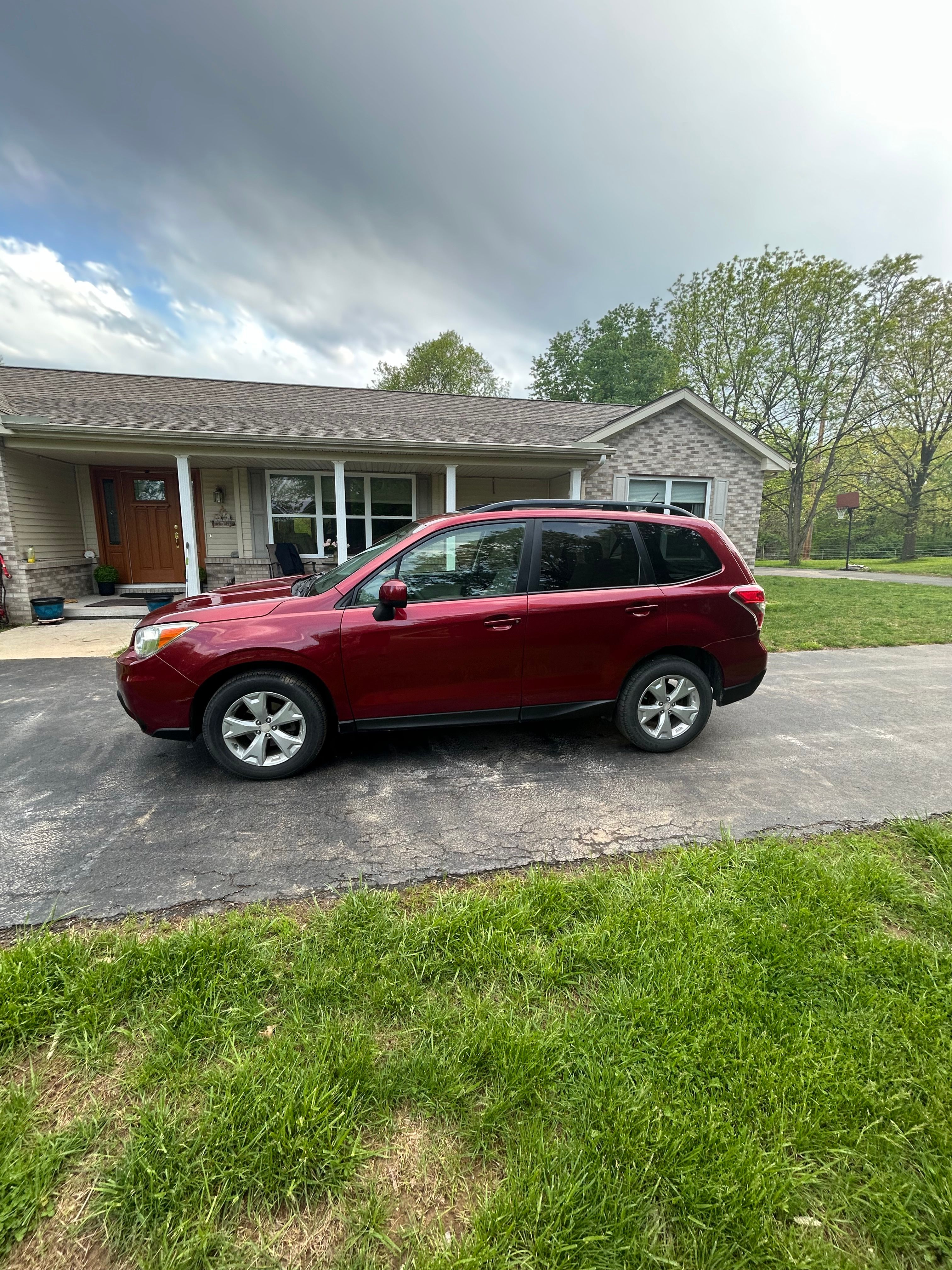 Used 2015 Subaru Forester 2.5i Premium AWD/4WD image 2