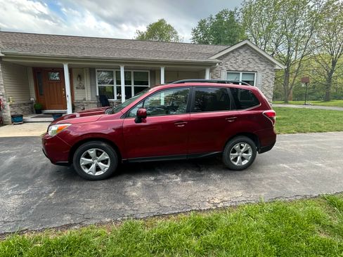Used 2015 Subaru Forester 2.5i Premium AWD/4WD image 2