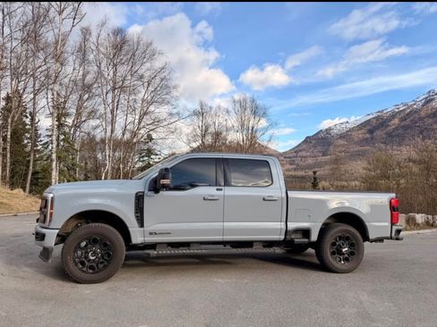 Used 2025 Ford F350 Lariat w/ Lariat Ultimate Package AWD/4WD image 2