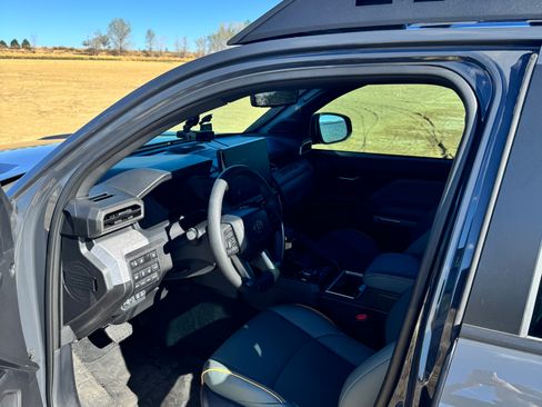 Used 2025 Toyota Tacoma 4x4 Double Cab Hybrid image 8