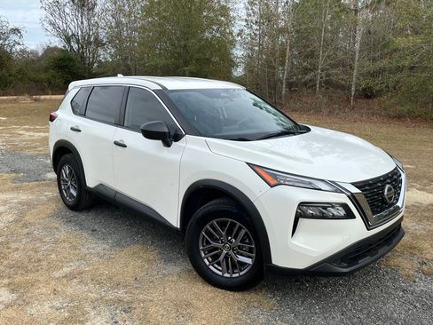 Used 2021 Nissan Rogue S image 2