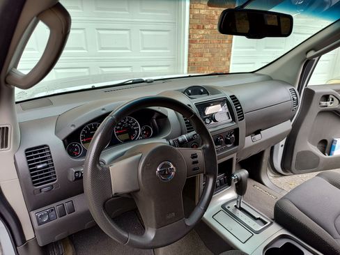 Used 2012 Nissan Pathfinder S image 6