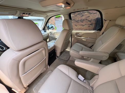 Used 2008 Cadillac Escalade AWD image 11