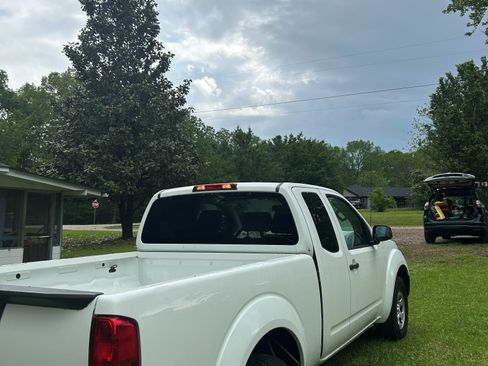 Used 2017 Nissan Frontier S image 5