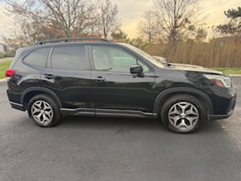 Used 2020 Subaru Forester Premium image 9