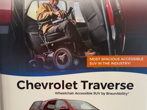 Used 2022 Chevrolet Traverse LT w/ LT Premium Package image 18